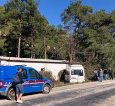 Marmaris'te iş yerinin duvarına çarpan minibüsteki 6 kişi yaralandı