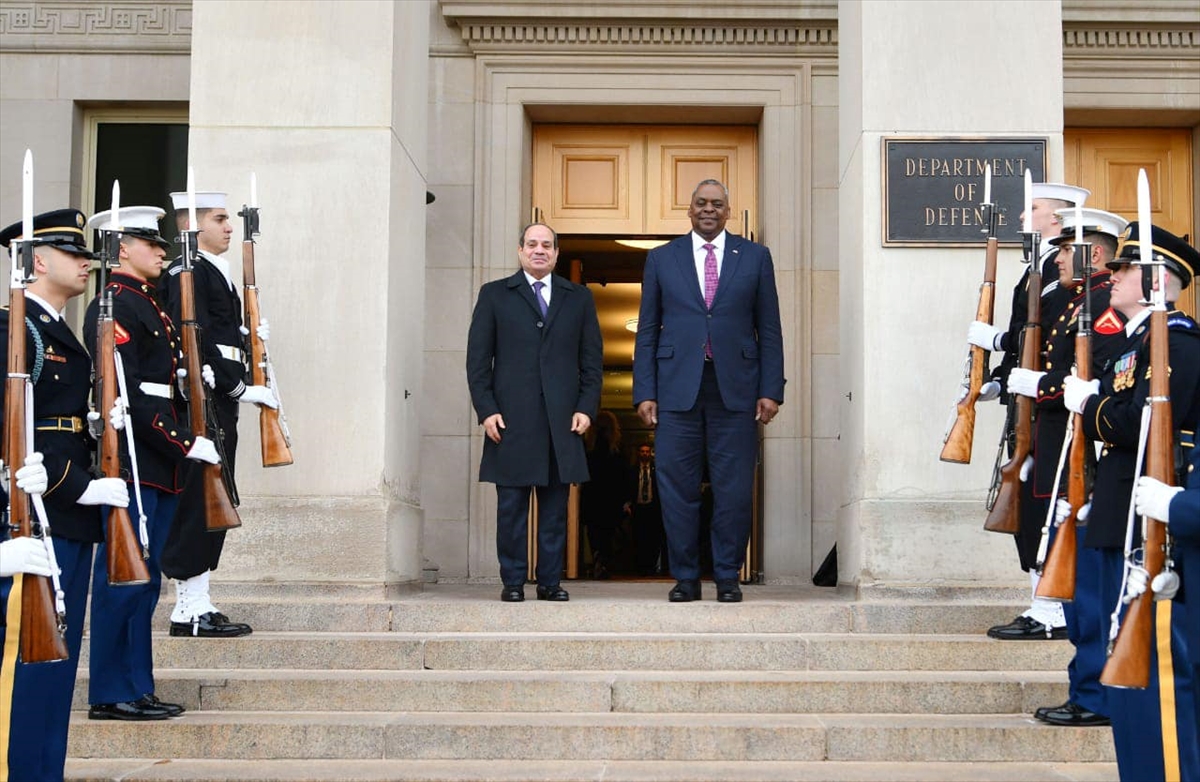 Mısır Cumhurbaşkanı Sisi, ABD Savunma Bakanı Austin’le güvenlik işbirliğini görüştü
