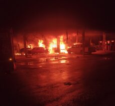 Muğla'da oto tamirhanesinde çıkan yangında 4 araç zarar gördü