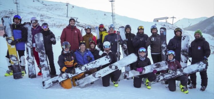 Olimpiyat şampiyonu Galmarini'den Erzurum'da teorik ve pratik snowboard eğitimi