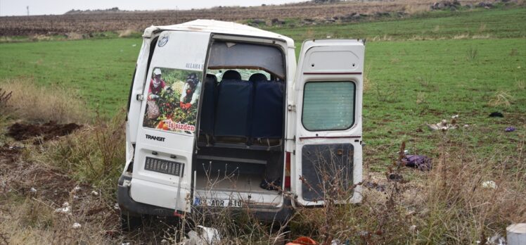 Şanlıurfa'da tarım işçilerini taşıyan minibüsün devrilmesi sonucu 23 kişi yaralandı