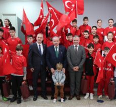 TBMM Başkanı Şentop, Üsküp'te Türkçe eğitim veren Tefeyyüz İlköğretim Okulu'nu ziyaret etti