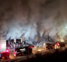 GÜNCELLEME – Tuzla'da geri dönüşüm tesisinde çıkan yangın kısmen kontrol altına alındı
