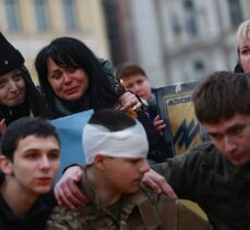 Ukraynalılar, Rusya'nın esirleri serbest bırakması için gösteri düzenledi