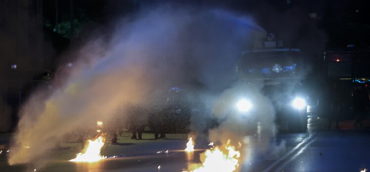 Yunanistan'da polisin ateşiyle ölen çocuk için düzenlenen eylemde olay çıktı