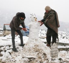 Afganistan'ın başkenti Kabil'de yoğun kar yağışı etkili oldu