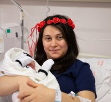 Aile ve Sosyal Hizmetler Bakanı Yanık, yeni yılın ilk bebeklerini ziyaret etti: