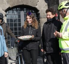 Almanya'dan Türkiye'ye bisikletle gelen Madeline için bisiklet turu düzenlendi