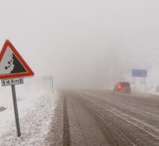 Antalya-Konya kara yolunda kar yağışı etkili oluyor