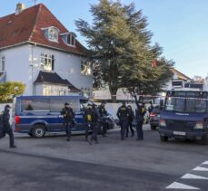 Aşırı sağcı Paludan, Danimarka'da Türk büyükelçiliği karşısında Kur'an-ı Kerim yaktı