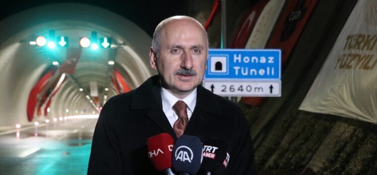 Bakan Karaismailoğlu, Honaz Tüneli'nde incelemelerde bulundu: