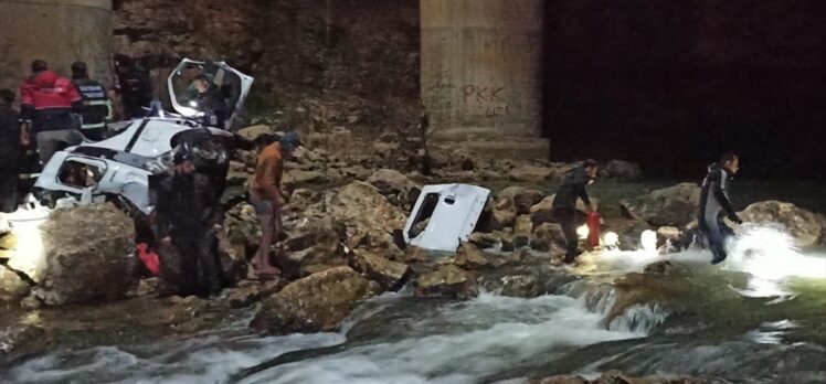 GÜNCELLEME – Batman'da köprüden düşen otomobildeki 3 kişi öldü