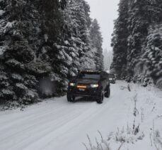 Bilecik'te vatandaşlar kar yağışı sonrası araçlarıyla yaylalara çıktı