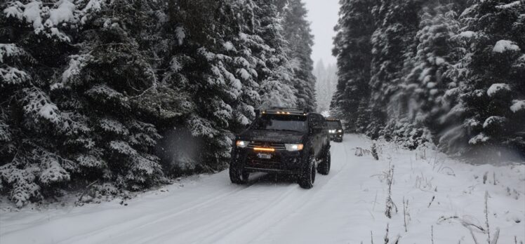 Bilecik'te vatandaşlar kar yağışı sonrası araçlarıyla yaylalara çıktı
