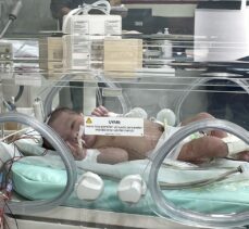 Burdur'da evin kapısına bırakılan bebeğin tedavisi devam ediyor