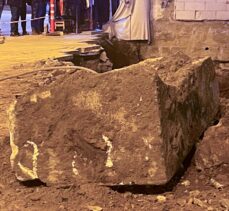 Büyükçekmece'de inşaatın temel kazısı sırasında lahit kapağı bulundu