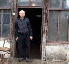 Çorumlu 83 yaşındaki demir ustası 71 yıldır çekici elinden bırakmıyor
