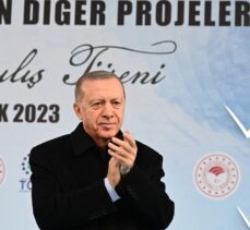Cumhurbaşkanı Erdoğan: “(Altılı masa) Bırakın bu eski Türkiye oyunlarını da meydana çıkın, zaman kaybediyorsunuz. Bırakın tek parti faşizmi özentisi dalavereleri de sandığa gelin.”