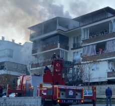 Denizli'de evde çıkan yangında 1'i çocuk 3 kişi dumandan etkilendi