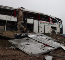 GÜNCELLEME – Diyarbakır'da yolcu otobüsünün devrilmesi sonucu 5 kişi öldü, 23 kişi yaralandı