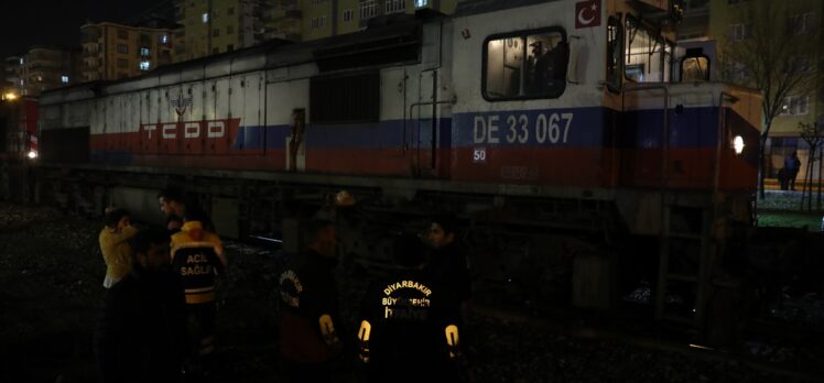 Diyarbakır'da yük treninin çarptığı kişi öldü