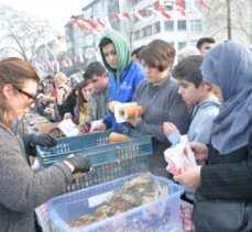 Düzce'de palamut festivalinde 30 ton balık tüketildi
