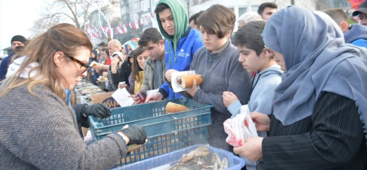 Düzce'de palamut festivalinde 30 ton balık tüketildi
