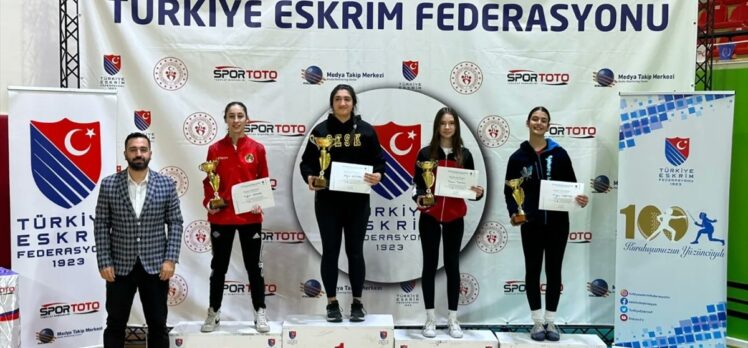 Eskrimde Yıldızlar ve Gençler Epe Federasyon Kupası müsabakaları, Konya'da sürüyor