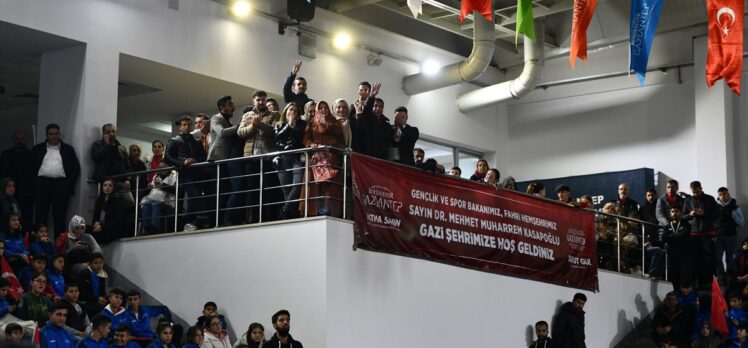 Gençlik ve Spor Bakanı Kasapoğlu, Gaziantep'te bisiklet dağıtım törenine katıldı: