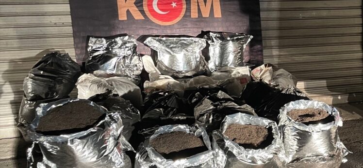 Hakkari'de gümrük kaçağı 1350 kilogram çay ele geçirildi