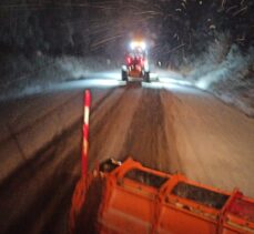 İnegöl-Domaniç kara yolunda kar yağışı ulaşımda aksamaya neden oldu
