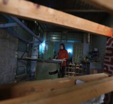 Irak'ta marangozluğu erkeklerin tekelinden çıkaran genç kadın mesleğinde iddialı