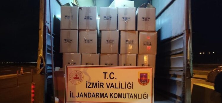İzmir'de kamyonette 2 milyon kaçak sigara ele geçirildi