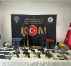 İzmir'de silah kaçakçılığı operasyonunda 4 şüpheli yakalandı