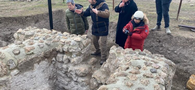 Japon bilim insanı Karabük'te antik kentteki kazı çalışmalarını inceledi