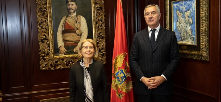 Karadağ'dan, Türkiye'nin Podgorica Büyükelçisi Ozan'a üstün hizmet madalyası
