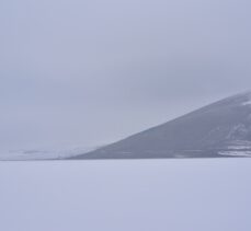 Kars'ın 2 bin 300 rakımdaki Aygır Gölü tamamen dondu