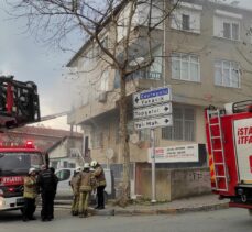 Kartal'daki bir binada çıkan yangında iki kişi dumandan etkilendi