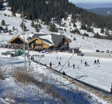Kartalkaya'da tatilciler yılın ilk gününde kayak ve snowboard yaptı