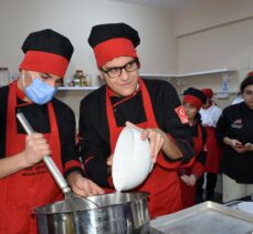 Kırıkkale'de meslek lisesi öğrencileri engelli akranlarıyla yemek yaptı