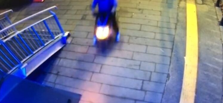 Kocaeli'de motosiklet sürücüsünün çarptığı asansörde hasar oluştu