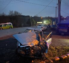 Kocaeli'de tırla çarpışan otomobildeki 2 kişi yaralandı