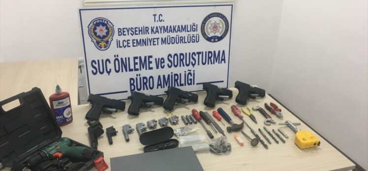 Konya'da otel odasında 5 tabanca ile çok sayıda tabanca parçası bulundu