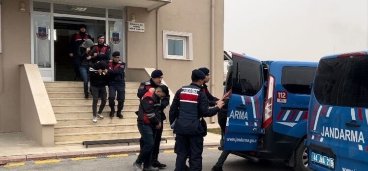 Malatya'da yediemin otoparklarından araç parçası çalan 4 şüpheli tutuklandı