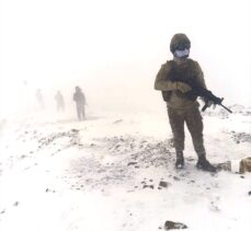 Mehmetçik'ten sıfırın altında 20 derece ve 4,5 metre kar altında vatan nöbeti