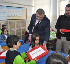 Mersin Cumhuriyet Başsavcısı Öztoprak, ilkokul arkadaşlarıyla eski sınıfında buluştu