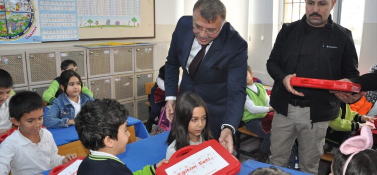 Mersin Cumhuriyet Başsavcısı Öztoprak, ilkokul arkadaşlarıyla eski sınıfında buluştu