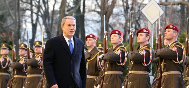Milli Savunma Bakanı Akar, Çekya Savunma Bakanı Cernochova ile görüştü