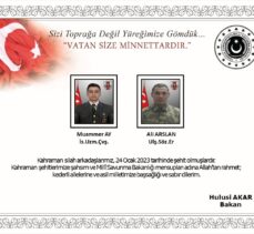 Milli Savunma Bakanı Akar'dan trafik kazasında şehit olan 2 asker için başsağlığı mesajı