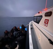 Muğla açıklarında 52 düzensiz göçmen kurtarıldı